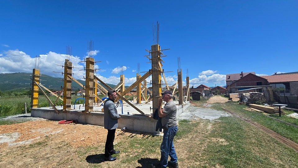 House in v. Novo Sello 